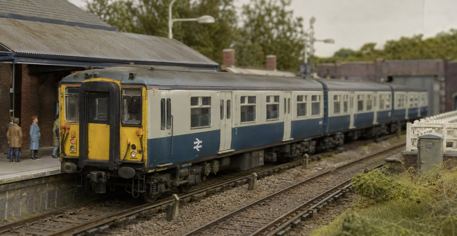 BR blue and grey electric multiple unit at a station platform, OO gauge model railway